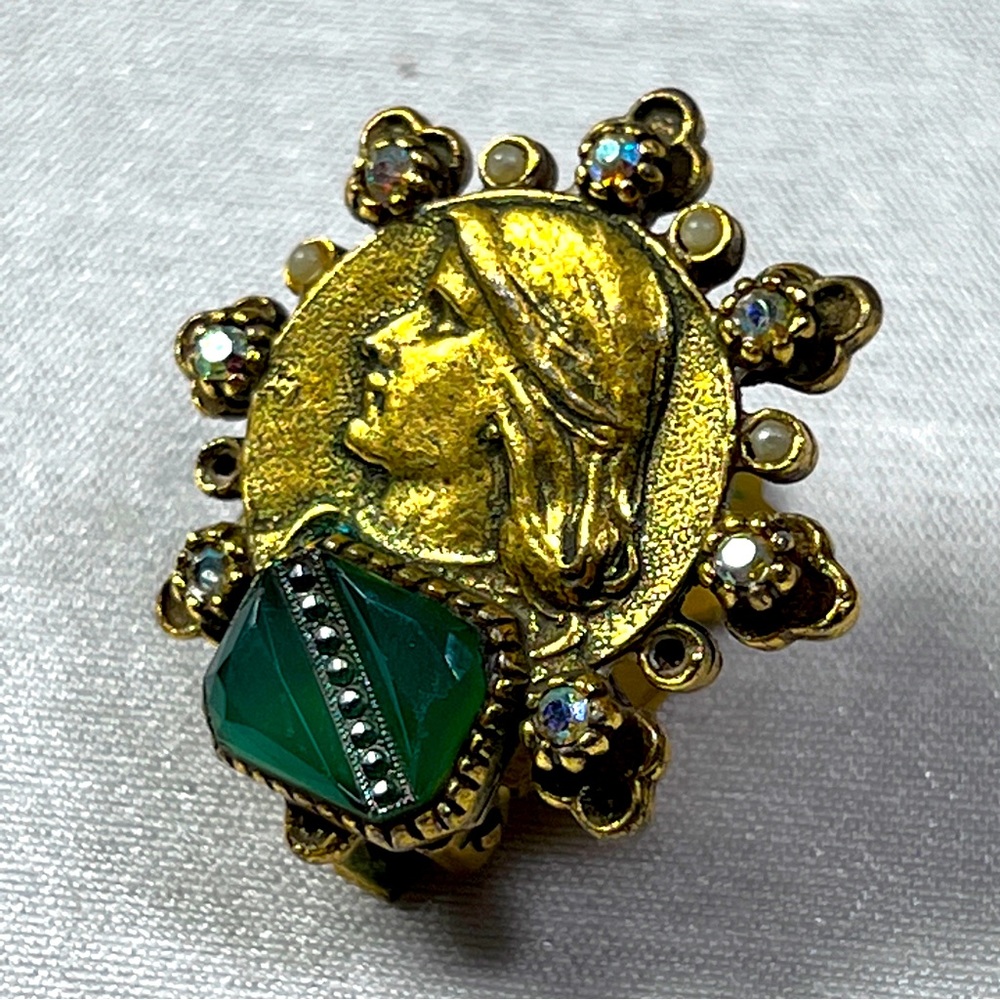 Arthur Pepper SINGLE clip-on earring